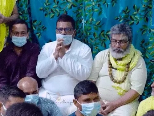 संत प्रेमानंद महाराज से मिलने पहुंचे शहीद शुभम द्विवेदी के परिजन