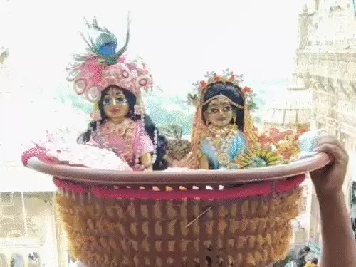 बरसाना में राधाष्टमी की धूम: कल सुबह 4 बजे होंगे अभिषेक, भक्तों का उमड़ा उत्साह