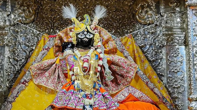 चंद्रग्रहण 2025: 7 सितंबर को मथुरा-वृंदावन के प्रमुख मंदिरों के समय में बदलाव, जानिए कल कोन कोन से मंदिर खुलेंगे या पट बंद रहेंगे