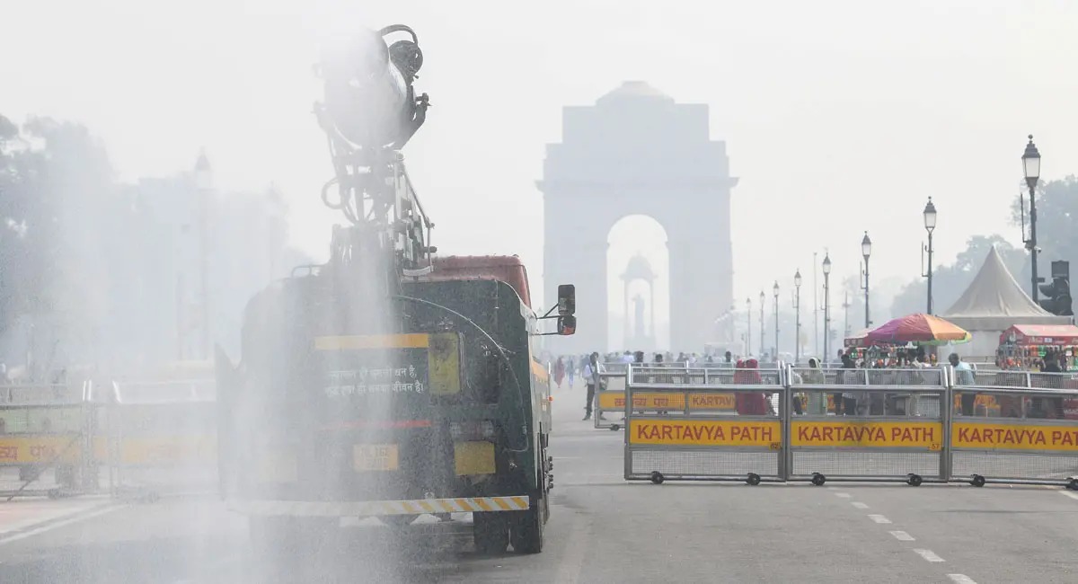 दिल्ली की हवा हुई जहरीली: 400 के पार पहुंचा AQI, अस्थमा-एलर्जी के बढ़े मरीज
