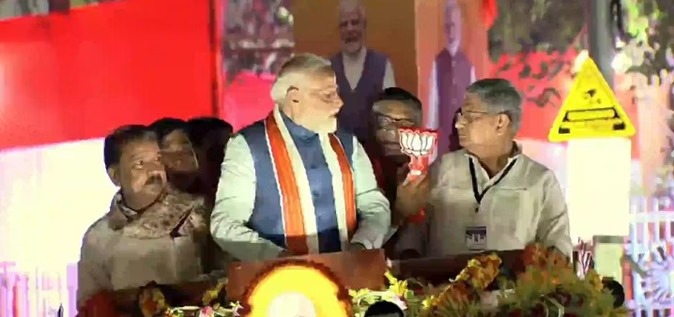 पटना में पीएम मोदी का भव्य रोड शो