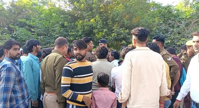 मथुरा के मांट में युवक की दिन दहाड़े गोली मारकर हत्या, गुस्साए घरवालों ने लगाया जाम