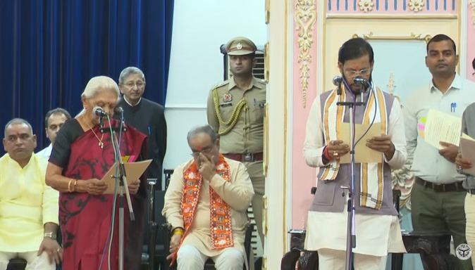 योगी मंत्रिमंडल का विस्तार, भूपेंद्र चौधरी, मनोज पांडेय समेत 6 नेताओं ने ली शपथ.
